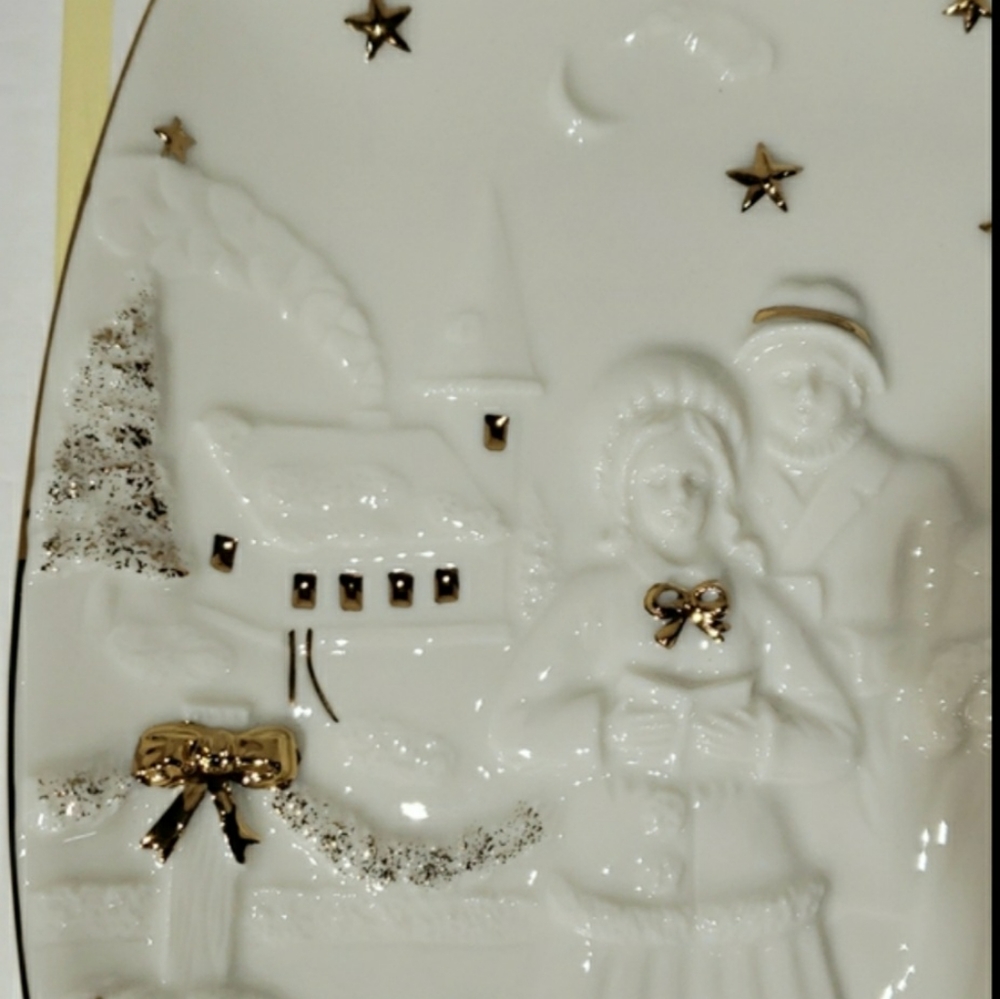 Christmas Mikasa Holiday Elegance Carolers Plate 8"×8" - Picture 2 of 7